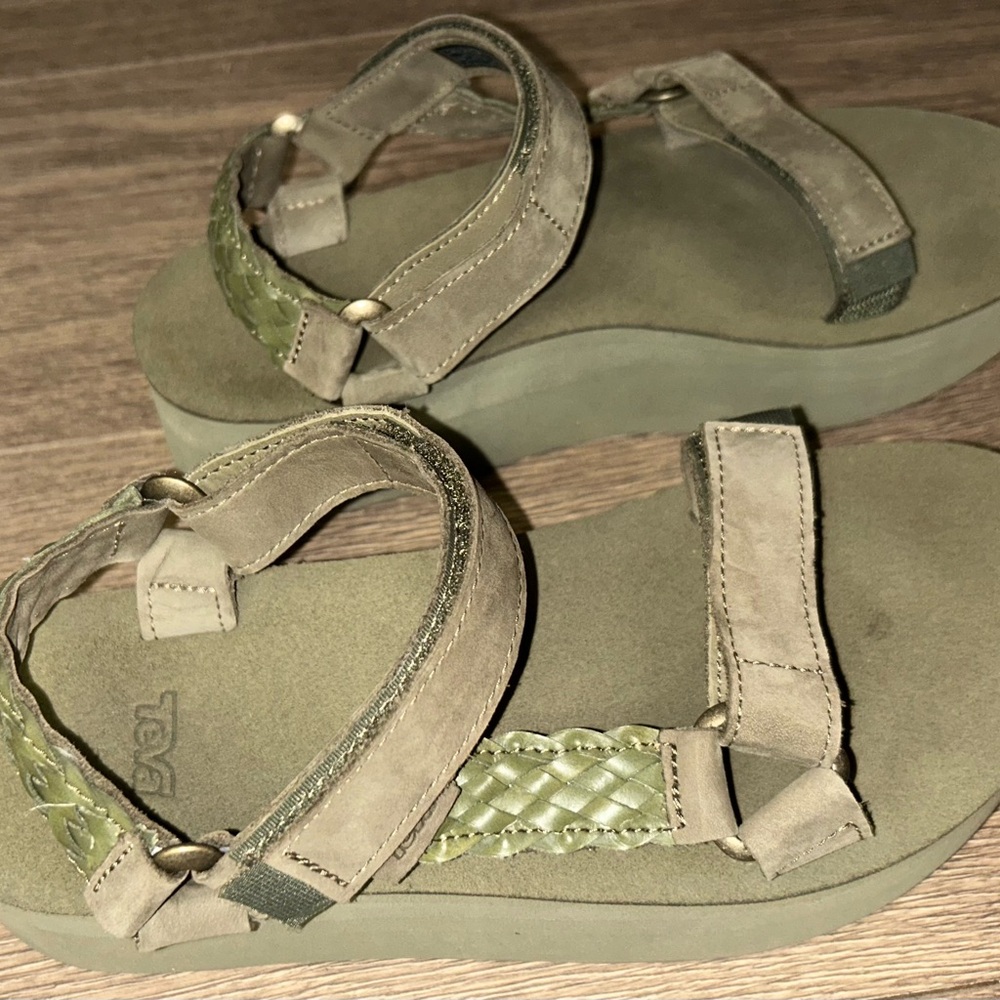 Teva Women's Olive Green Flatform Universal Interweave Sandal Size